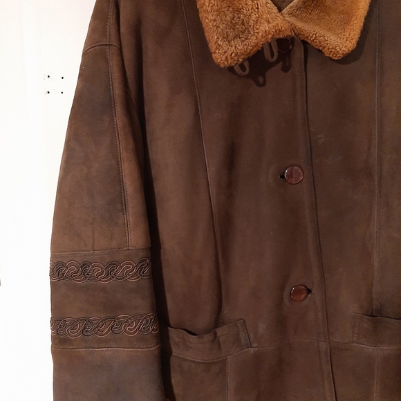Shearling - Picture 3 of 3